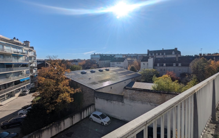 Studio DIJON (21000)  26 m2 97 000 € 