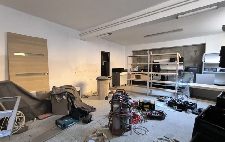 Studio UCHIZY (71700)  75 m2 25 500 € 