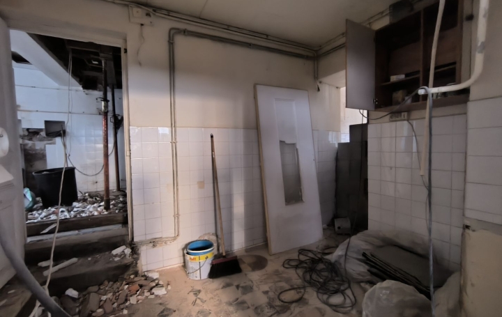 Studio UCHIZY (71700)  75 m2 25 500 € 