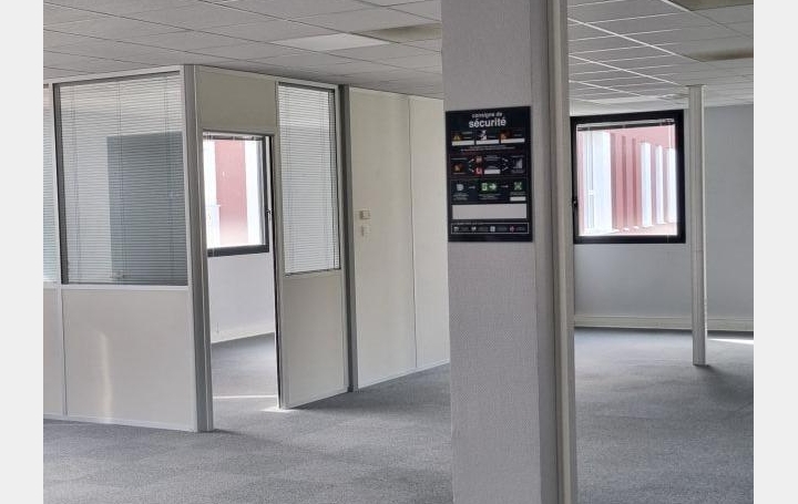 Local commercial CHARTRES-DE-BRETAGNE (35131)  193 m2 315 000 € 