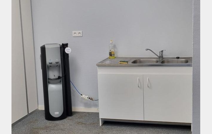 Local commercial CHARTRES-DE-BRETAGNE (35131)  193 m2 315 000 € 