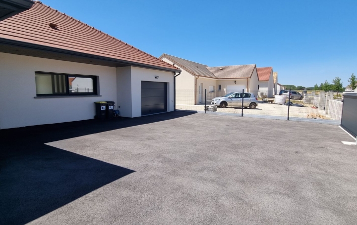 Villa SASSENAY (71530)  147 m2 379 000 € 