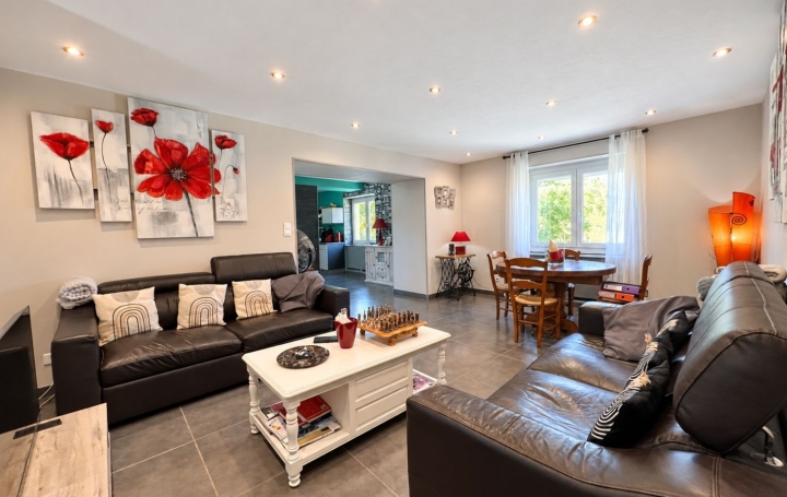 Maison SAINT-AMBREUIL (71240)  145 m2 304 000 € 