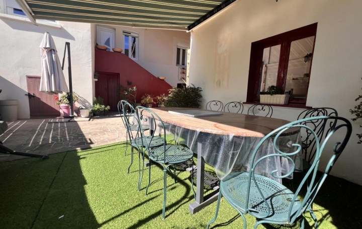 Maison SAINT-AMBREUIL (71240)  145 m2 304 000 € 