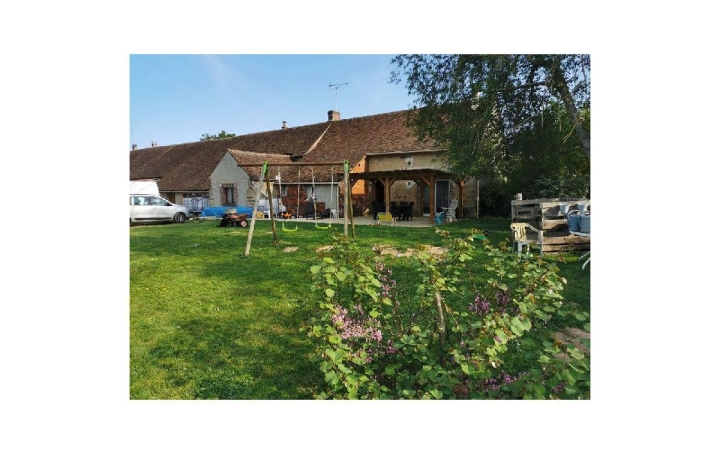 Réseau Immo-diffusion : Maison  LA SELLE-SUR-LE-BIED  197 m2 157 500 € 