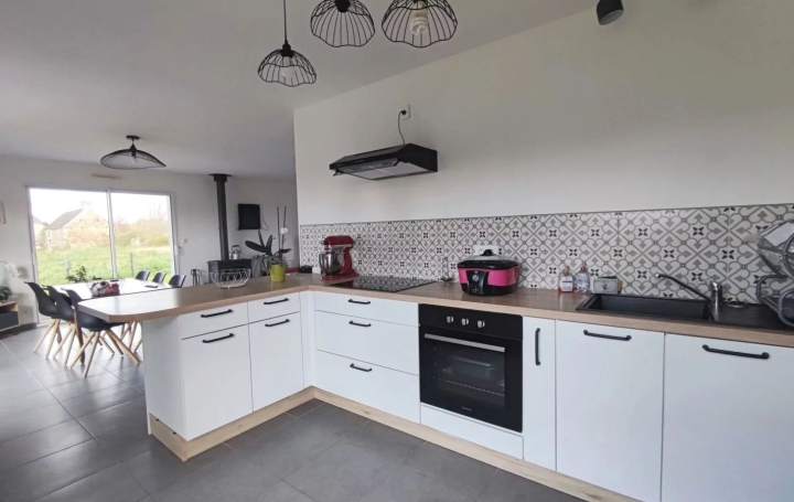 Maison SAINT-VAAST-LA-HOUGUE (50550)  112 m2 325 500 € 