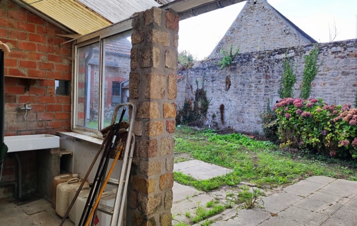 Maison SAINT-PIERRE-EGLISE (50330)  106 m2 180 200 € 