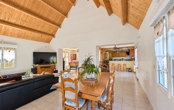 Maison REVILLE (50760)  161 m2 367 500 € 