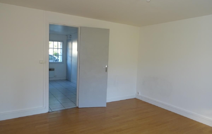 1 Pièce LA LOUPE (28240)  30 m2 360 € 