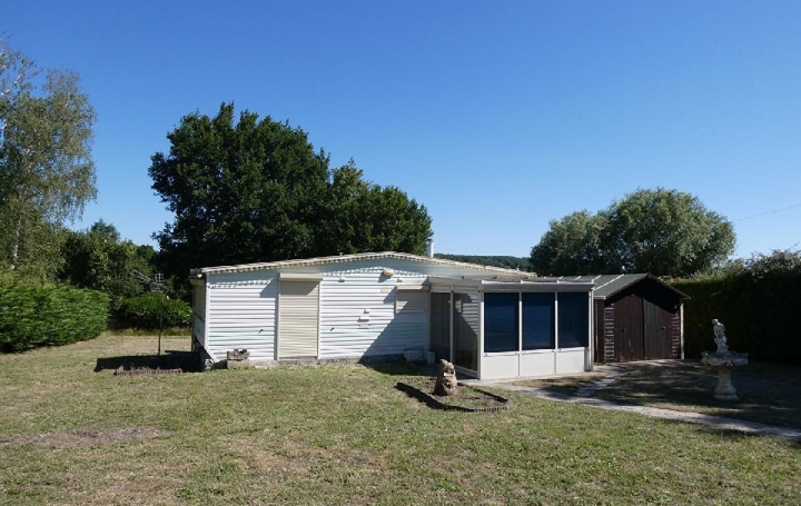 Réseau Immo-diffusion : Terrain  SAINT-VICTOR-DE-BUTHON  2 901 m2 24 000 € 