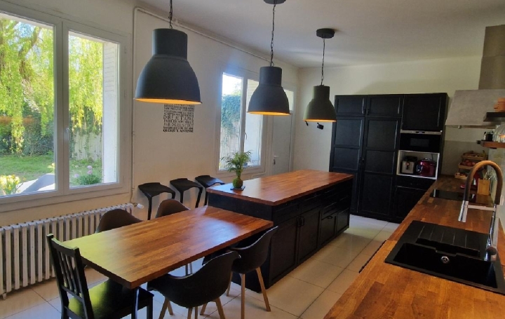 Maison LA LOUPE (28240)  236 m2 357 000 € 