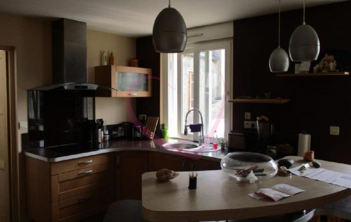 Réseau Immo-diffusion : Maison  SOULEUVRE-EN-BOCAGE  200 m2 162 000 € 