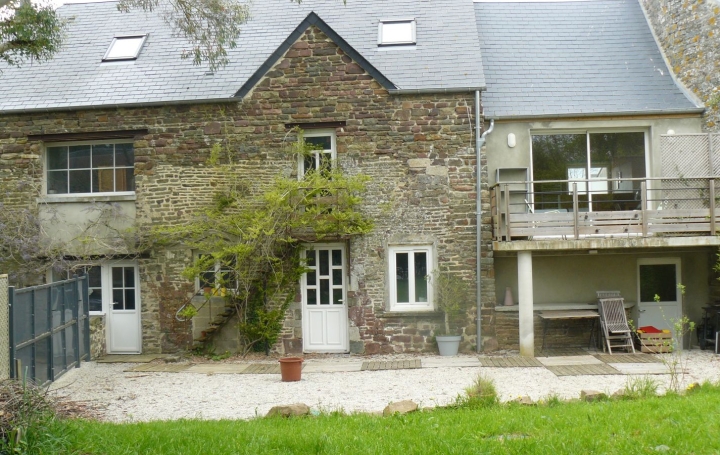 Réseau Immo-diffusion : Maison de village  SOULEUVRE-EN-BOCAGE  135 m2 231 000 € 