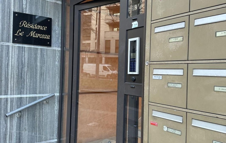 1 Pièce SAINT-ETIENNE (42100)  32 m2 570 € 