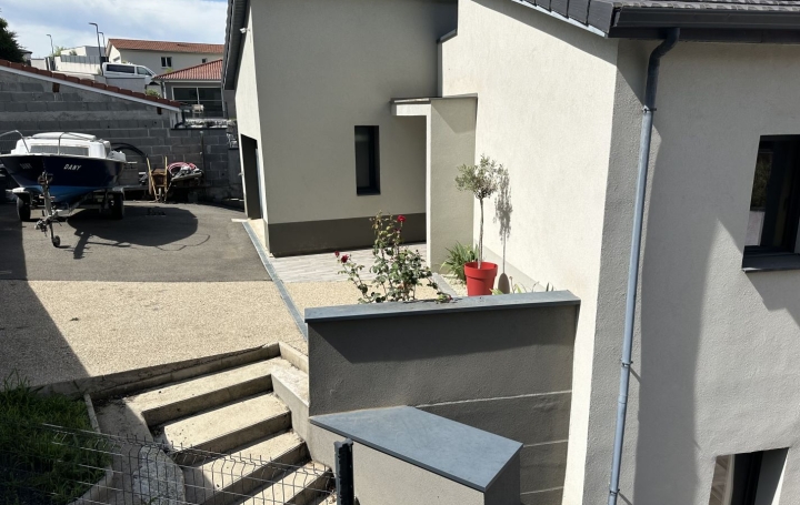 Réseau Immo-diffusion : Maison  SAINT-GENEST-LERPT  160 m2 399 000 € 