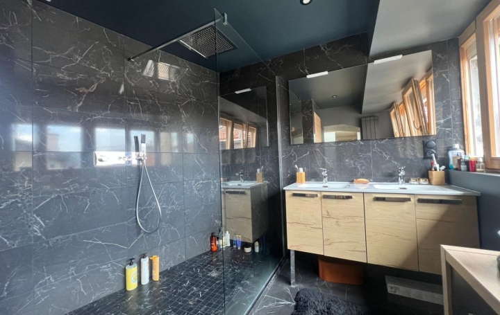 6 Pièces SAINT-ETIENNE (42000)  149 m2 345 000 € 