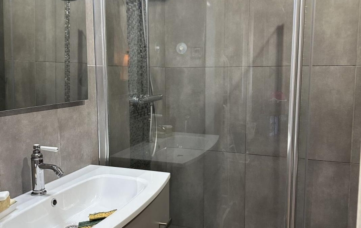 5 Pièces SAINT-ETIENNE (42000)  129 m2 169 000 € 