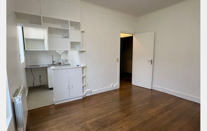 Studio LE KREMLIN-BICETRE (94270)  20 m2 720 € 