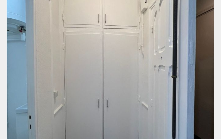 Studio LE KREMLIN-BICETRE (94270)  20 m2 720 € 