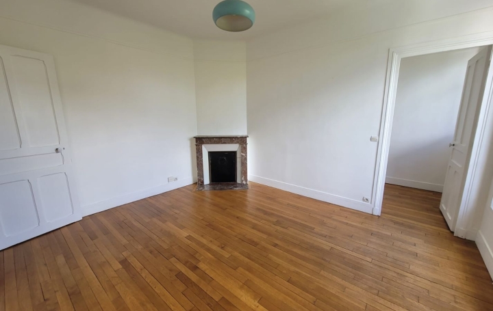 Réseau Immo-diffusion : Appartement P2  LE KREMLIN-BICETRE  44 m2 1 160 € 