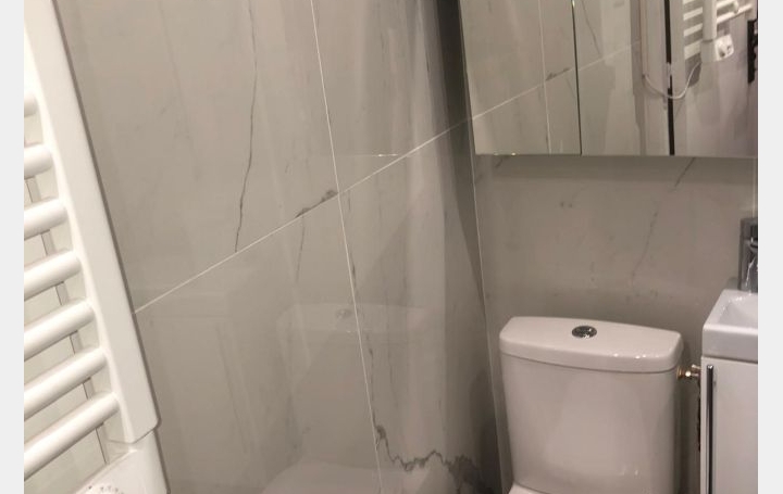 Studio PARIS (75006)  17 m2 1 038 € 