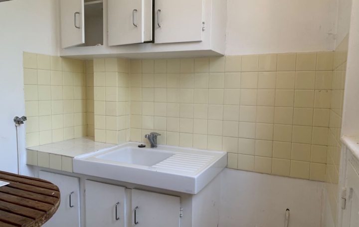 Studio LE KREMLIN-BICETRE (94270)  26 m2 800 € 