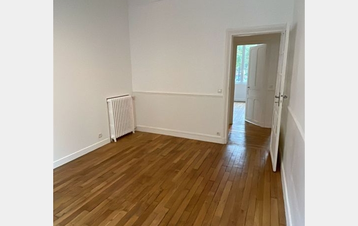 3 Pièces LE KREMLIN-BICETRE (94270)  65 m2 1 510 € 