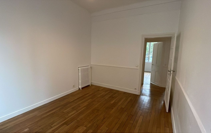 3 Pièces LE KREMLIN-BICETRE (94270)  65 m2 1 510 € 