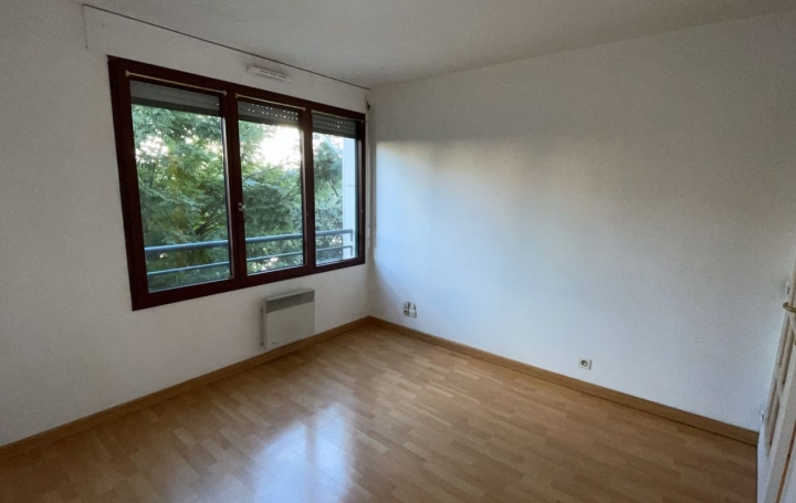 Studio CHARENTON-LE-PONT (94220)  20 m2 750 € 