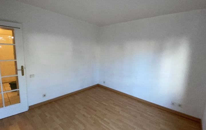 Studio CHARENTON-LE-PONT (94220)  20 m2 750 € 