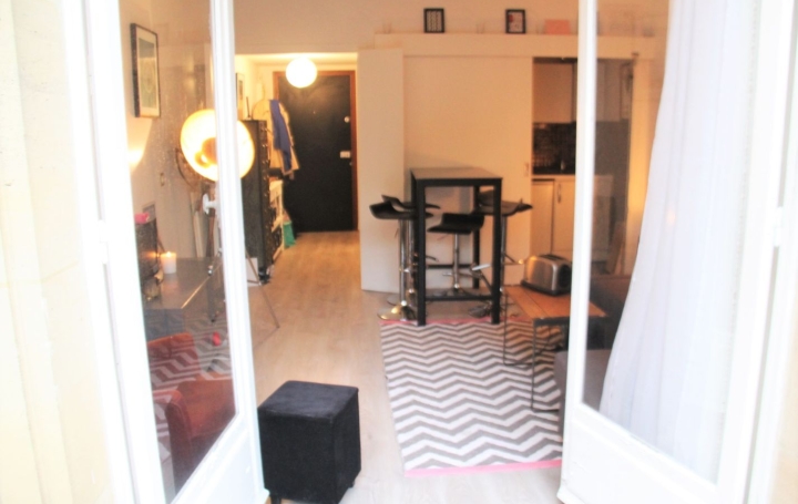 Studio PARIS (75003)  25 m2 258 100 € 