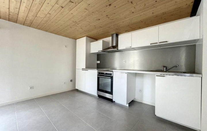 Réseau Immo-diffusion : Maison de village  SAINT-PIERRE-DE-CHANDIEU  55 m2 213 000 € 