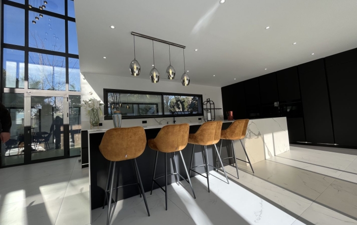 Villa LE GRAU-D'AGDE (34300)  301 m2 1 800 000 € 