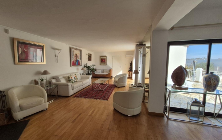 Maison de ville BESSAN (34550)  230 m2 770 000 € 