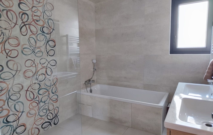Villa NEZIGNAN-L'EVEQUE (34120)  115 m2 450 000 € 