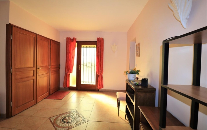 Maison BAYON-SUR-GIRONDE (33710)  229 m2 349 907 € 