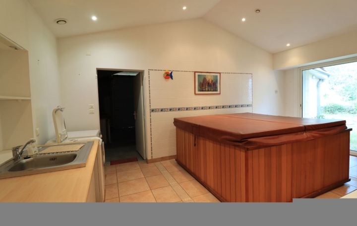 Maison BAYON-SUR-GIRONDE (33710)  229 m2 349 907 € 