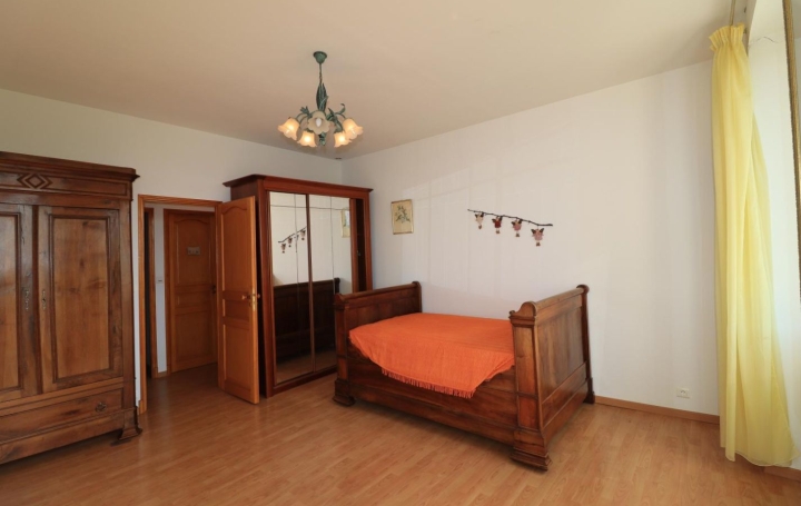 Maison BAYON-SUR-GIRONDE (33710)  229 m2 349 907 € 