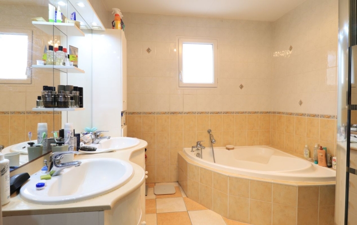 Maison SADIRAC (33670)  143 m2 387 000 € 