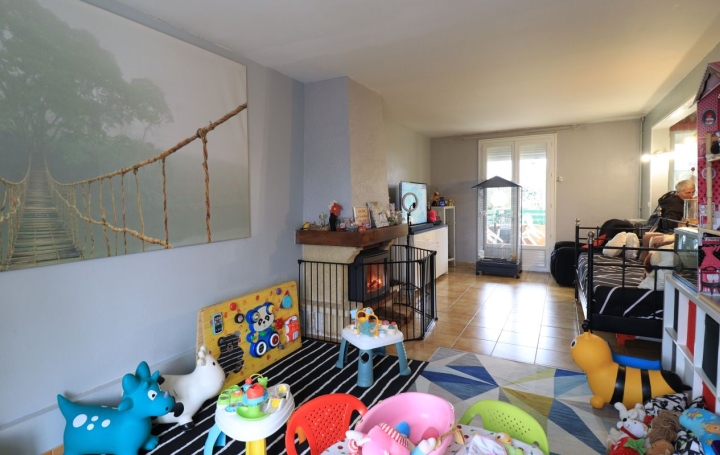 Maison AMBES (33810)  105 m2 233 200 € 