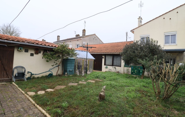 Maison AMBES (33810)  105 m2 233 200 € 