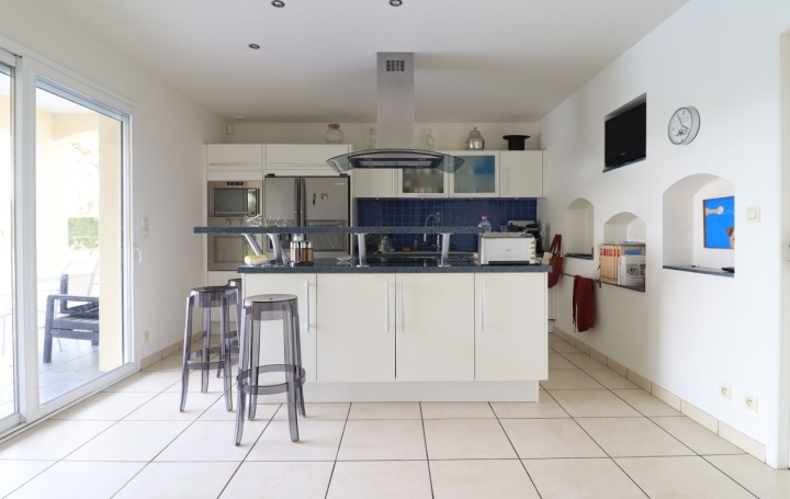 Maison PLASSAC (33390)  246 m2 499 000 € 