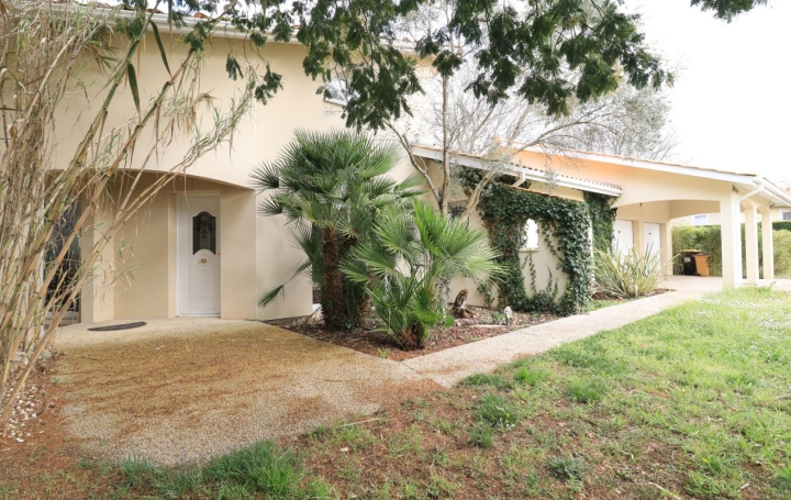 Maison PLASSAC (33390)  246 m2 499 000 € 