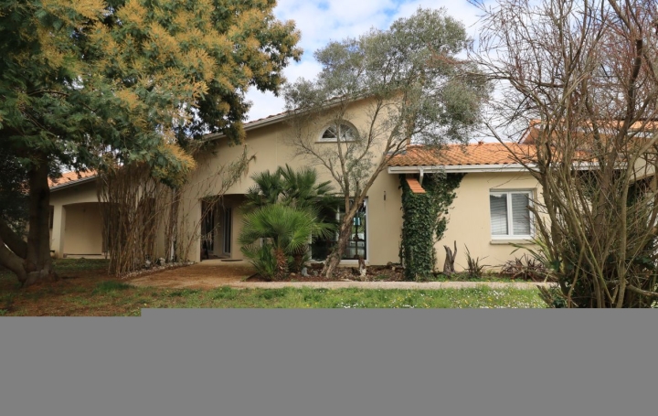 Maison PLASSAC (33390)  246 m2 499 000 € 