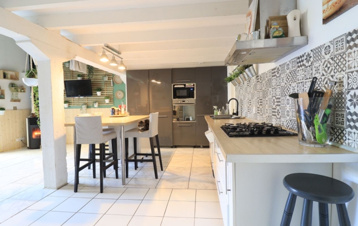 Maison de village COMPS (33710)  106 m2 176 550 € 