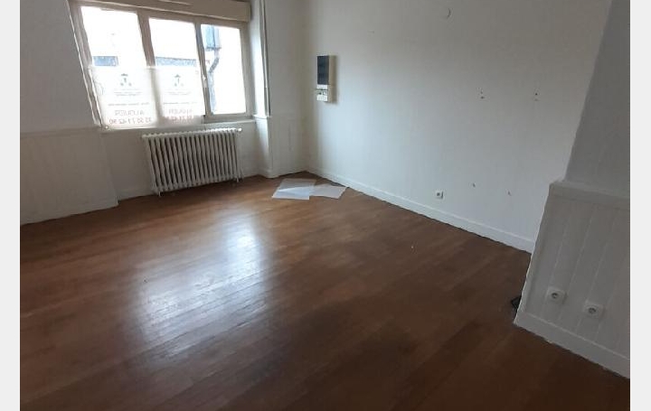 Local commercial CHALUS (87230)  44 m2 488 € 