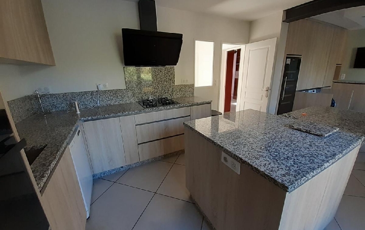 Maison PANAZOL (87350)  177 m2 2 400 € 
