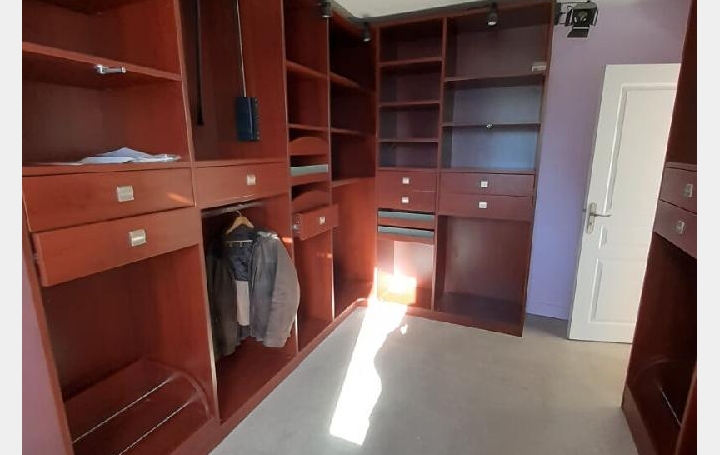 Maison PANAZOL (87350)  177 m2 2 400 € 