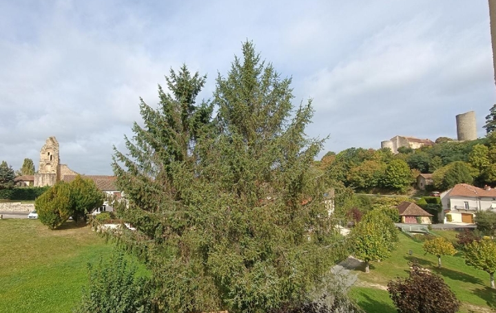 3 Pièces CHALUS (87230)  79 m2 49 280 € 