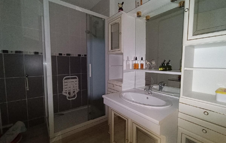 3 Pièces CHALUS (87230)  79 m2 49 280 € 